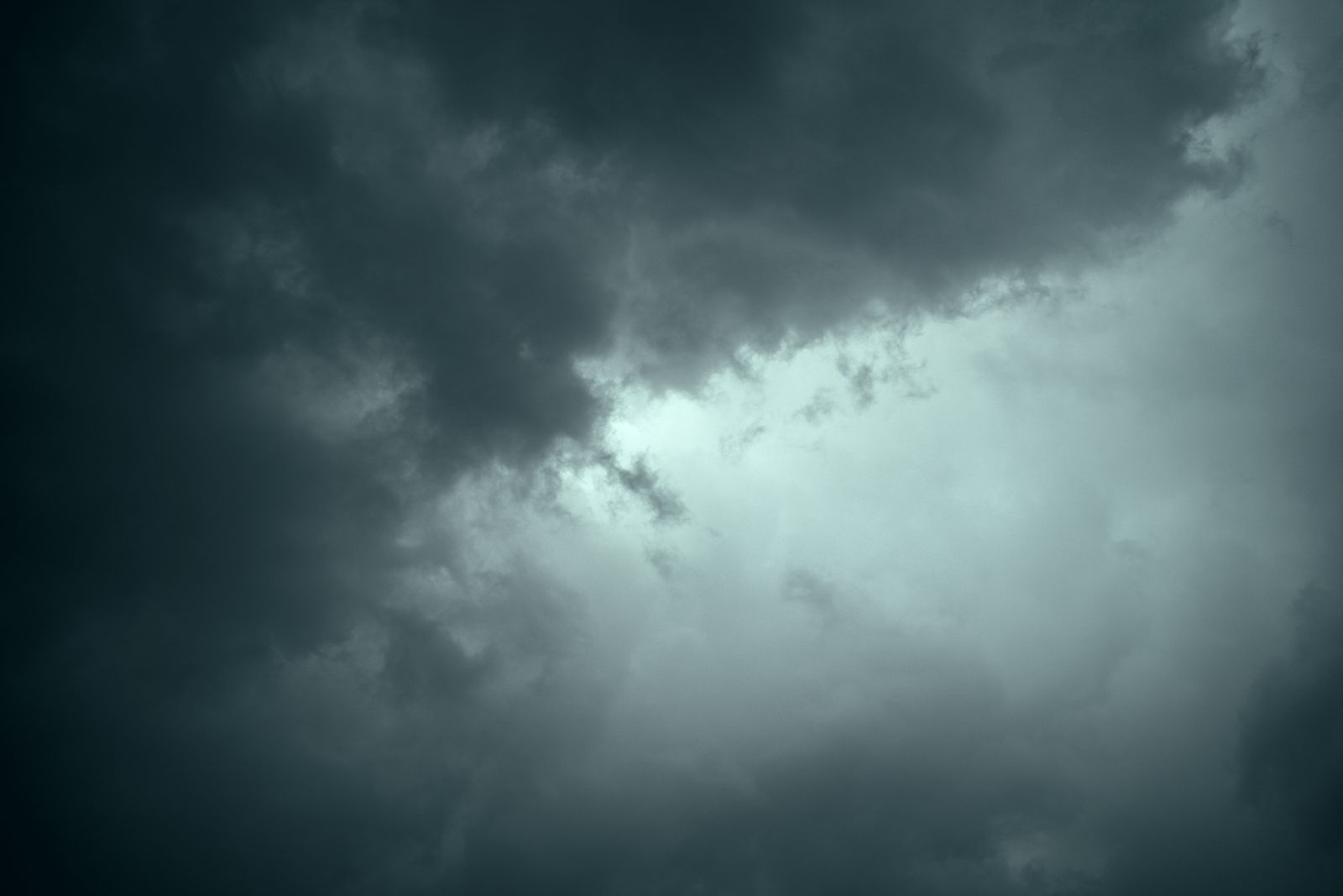 Sichere Befestigung: Wind und Schneelast in der Schweiz nicht unterschätzen